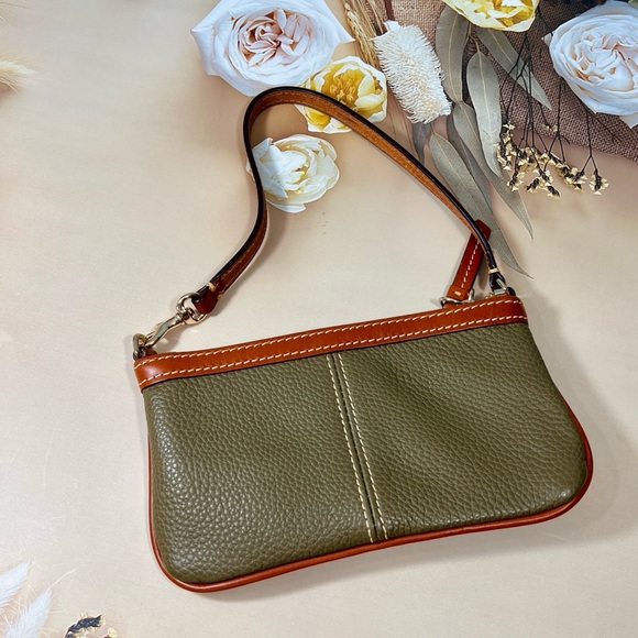🦆 DOONEY & BOURKE LARGE SLIM OLIVE AND BROWN TWO TONE LEATHER WRISTLET BAG